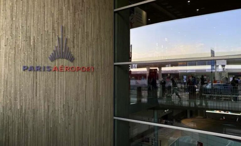 Aéroports de Paris : Les syndicats menacent de grève début juillet face à l'afflux de voyageurs