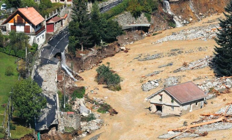 Saint-Martin-Vésubie de nouveau frappée par des inondations dévastatrices