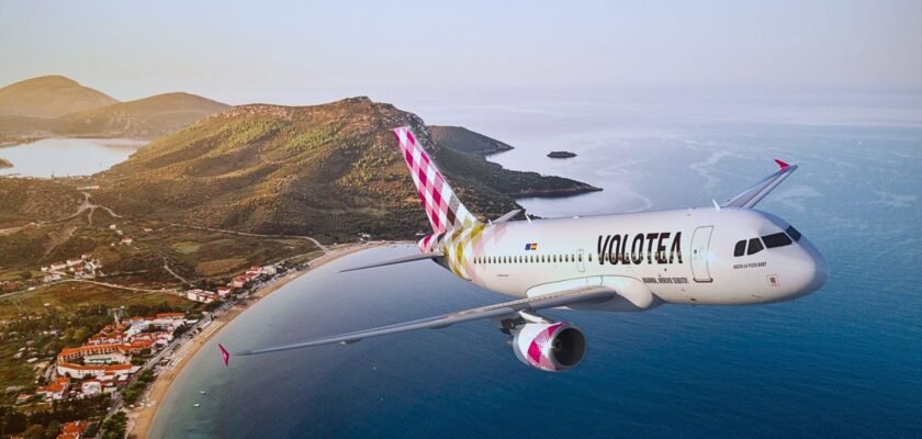 Avion de la compagnie aérienne Volotea en plein vol