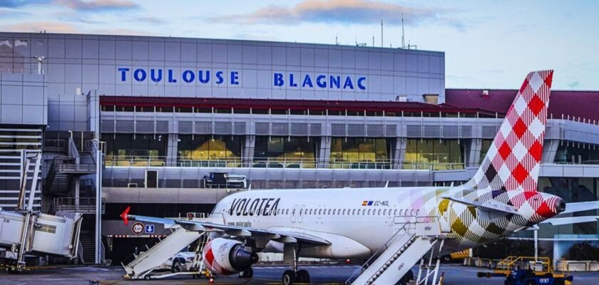 Avion de la compagnie aérienne Volotea à l'aéroport Toulouse-Blagnac